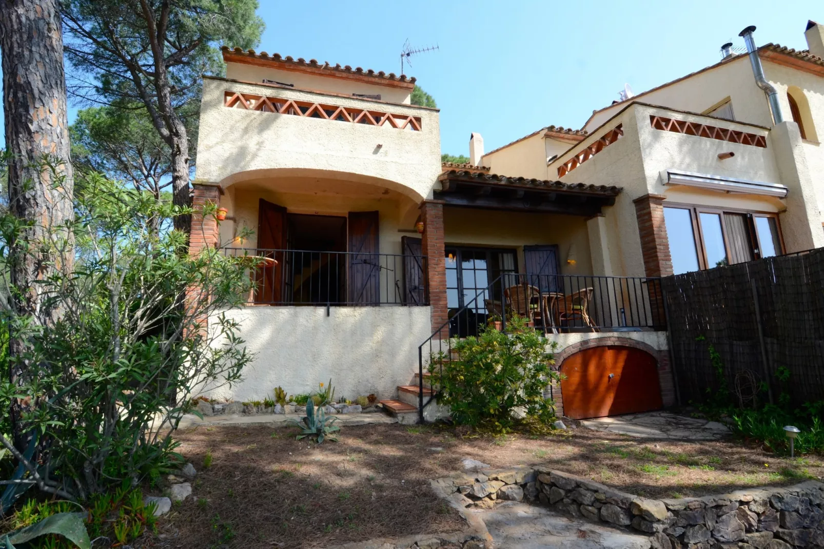 BERNA, 2-Outdoor