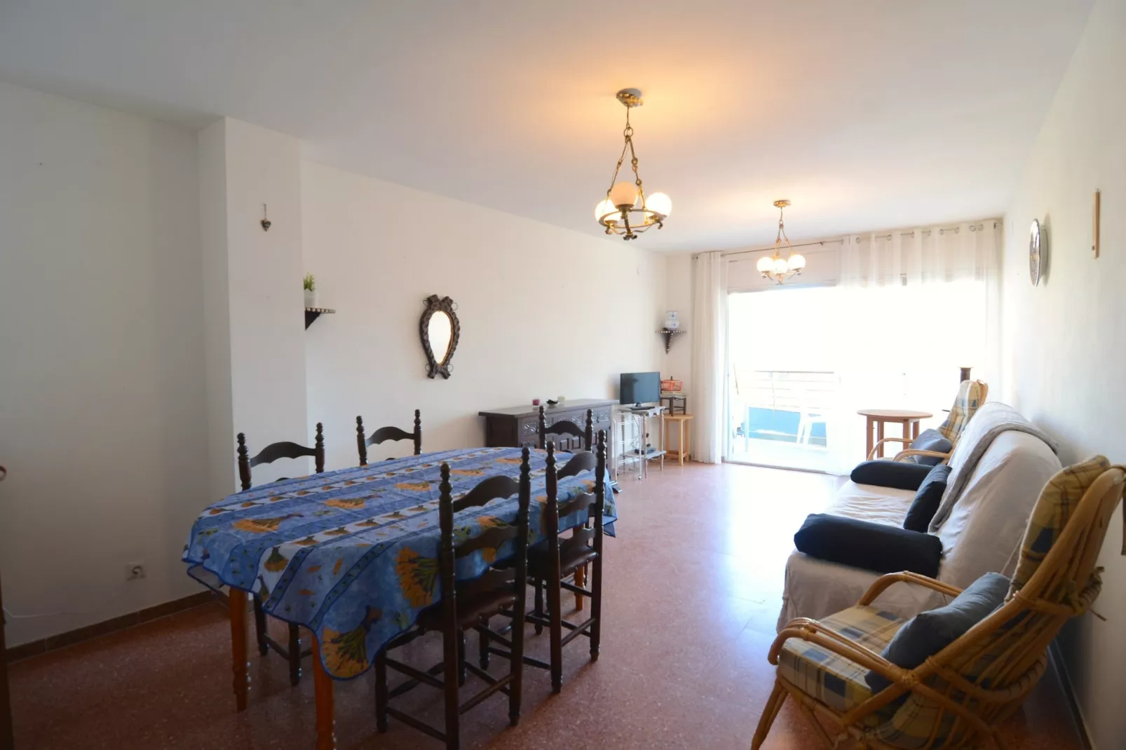 ROCAMAURA III 2-6-Dining room