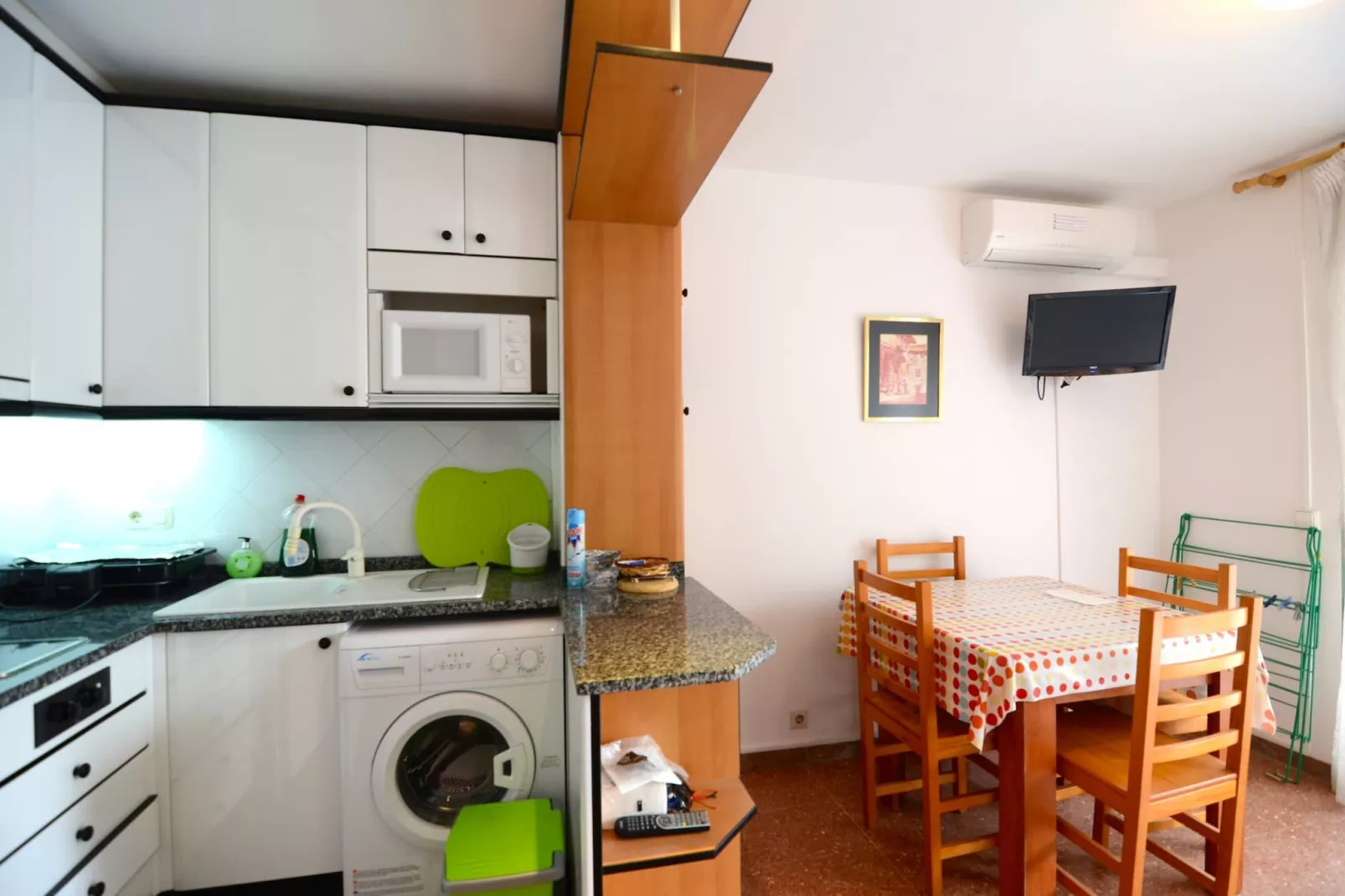 ROCAMAURA IV 1-8-Kitchen