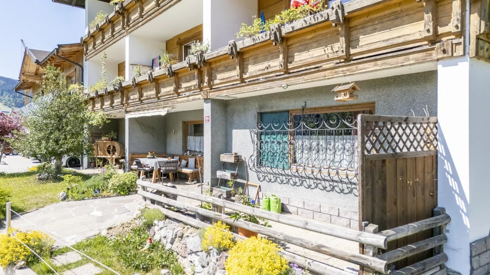 Berghof-Exterior summer