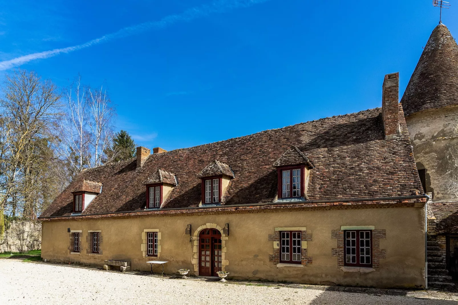 LE VIEUX CHATEAU-Außenbereich Sommer
