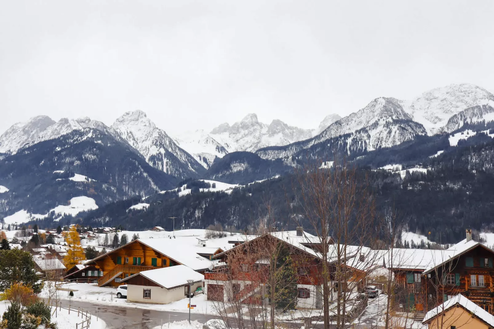 Chalet Bliss Spacious Six Bedrooms And Breathtaking Views-Living room