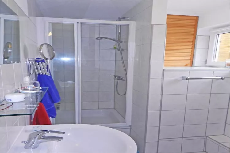 Haus 1 - Steg F - Classic / 4 Personen-Bathroom