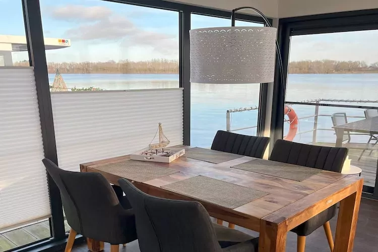 Floating 44 / Boot 4 / 2 Personen-Living room