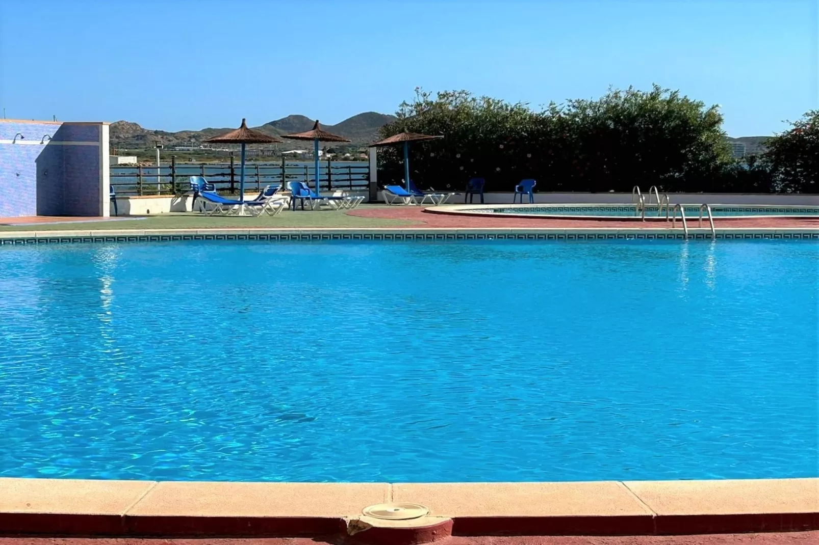 Apartamento con piscina frente al mar en La Manga del Mar Menor-Piscine