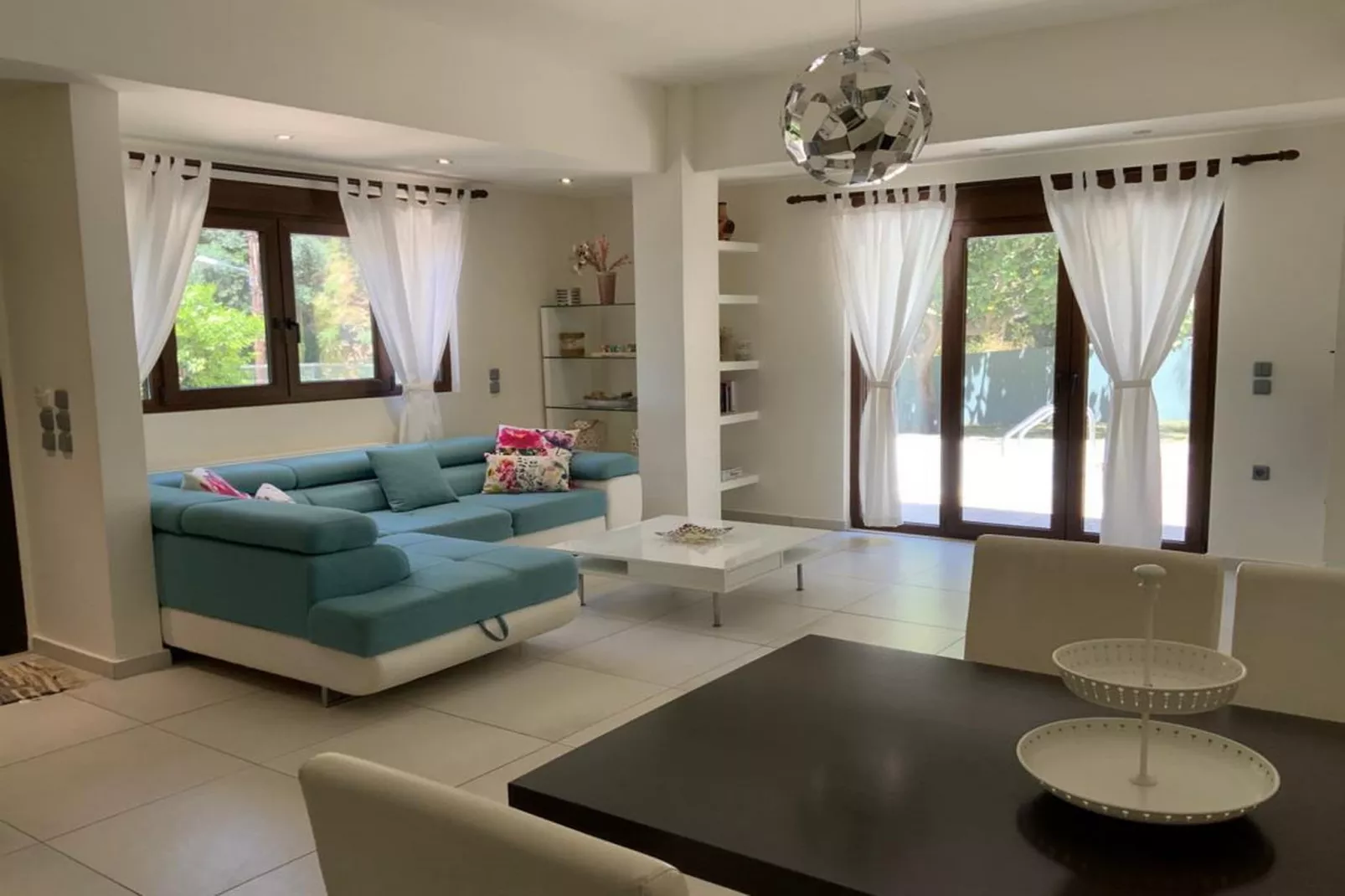 Pura Vida-Salon
