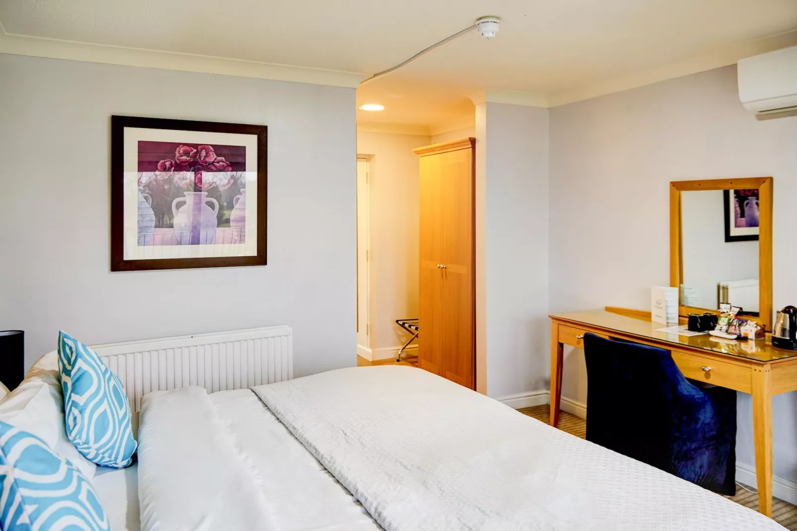 Warwickshire Park Hotel Kenilworth by Belvilla-Bedroom