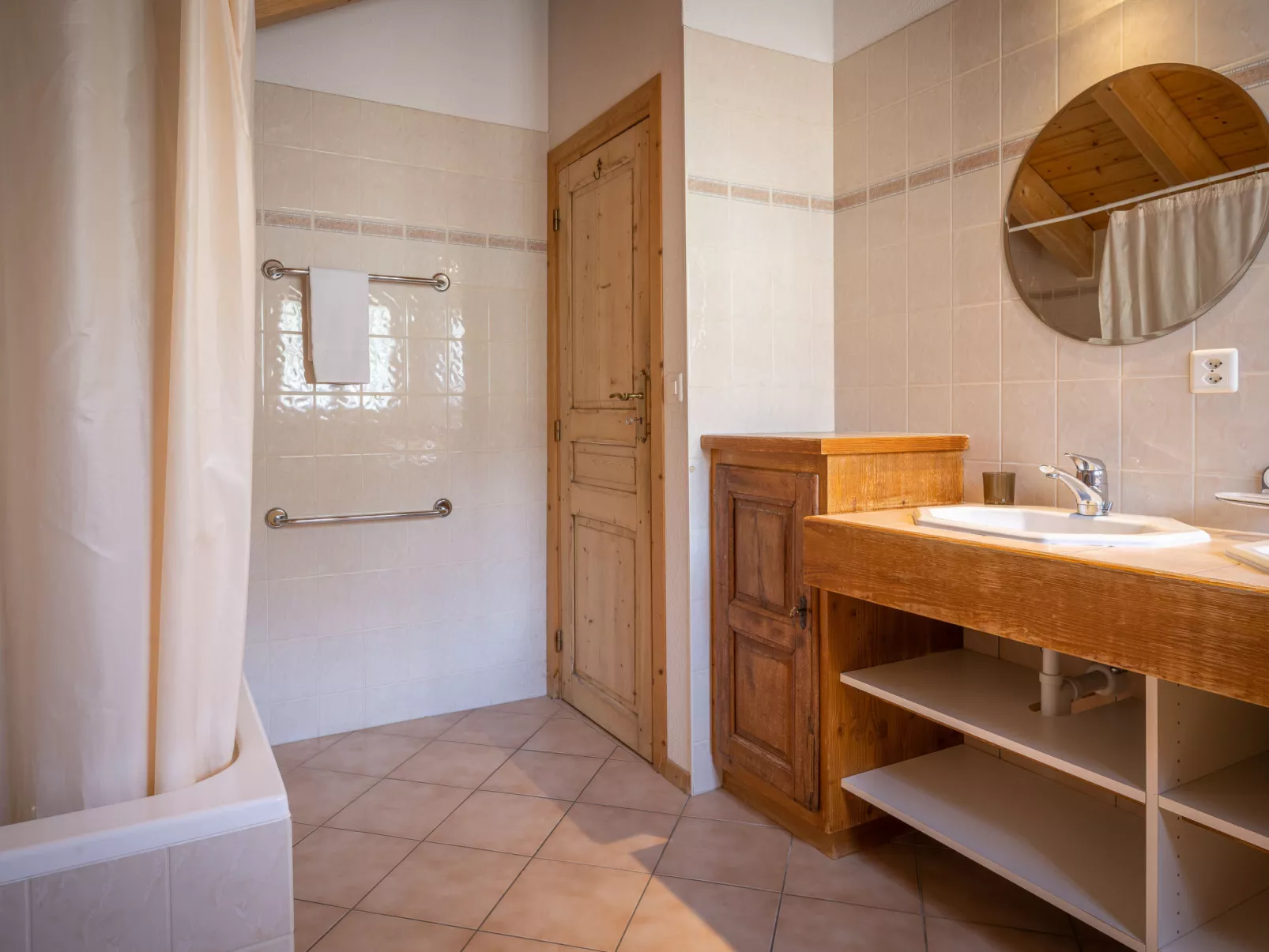 Six des Armailles-Inside