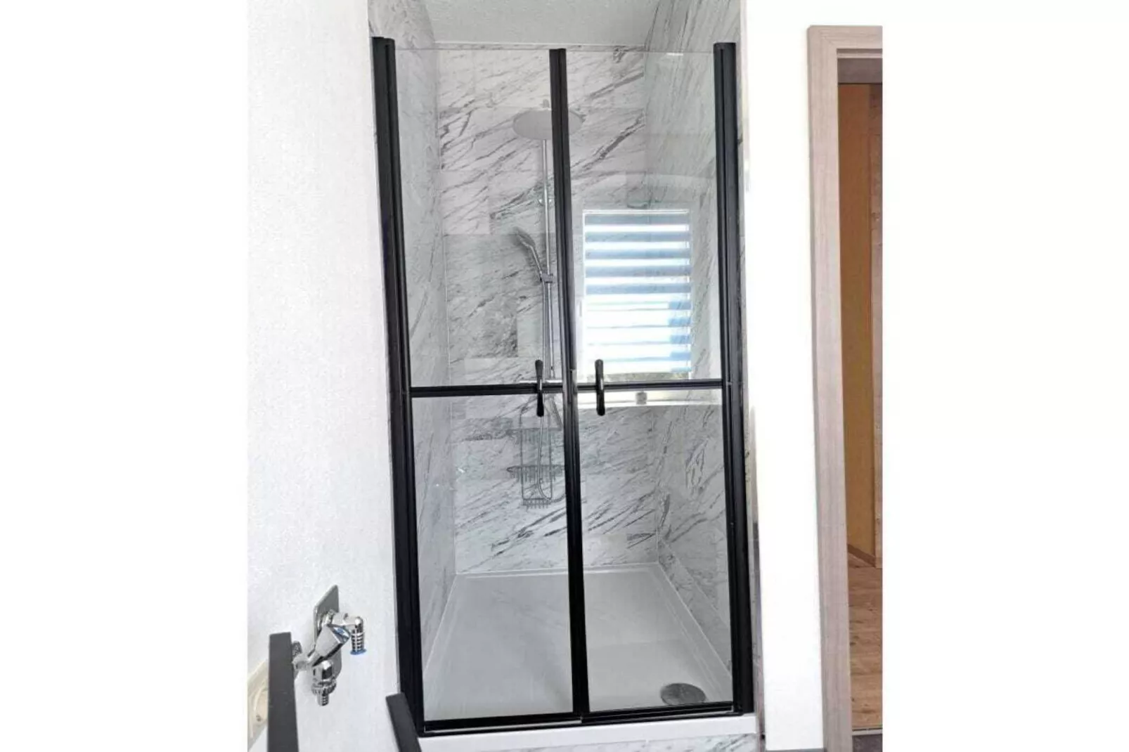 504676-Bathroom