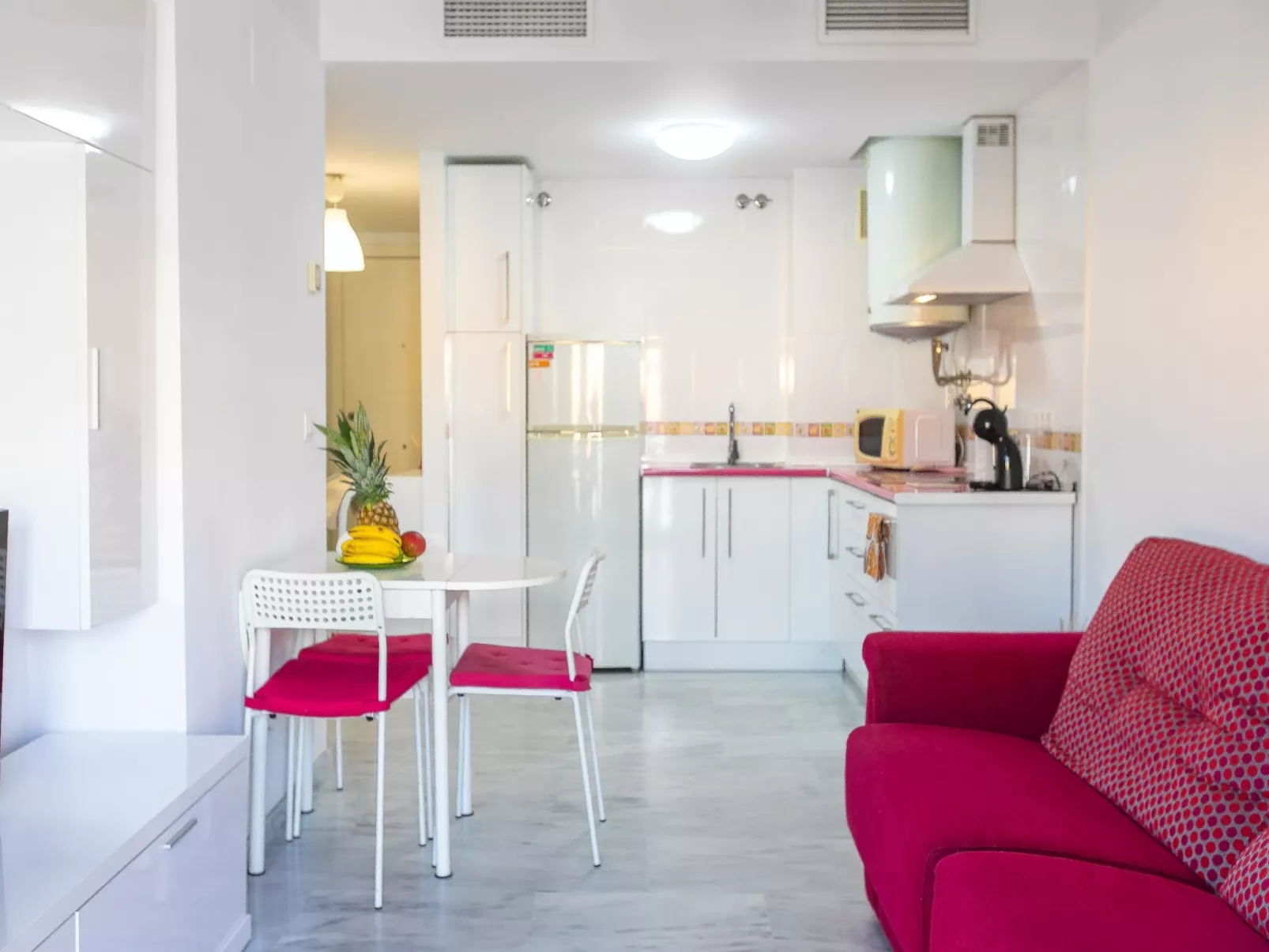 Sunny apartment-Inside