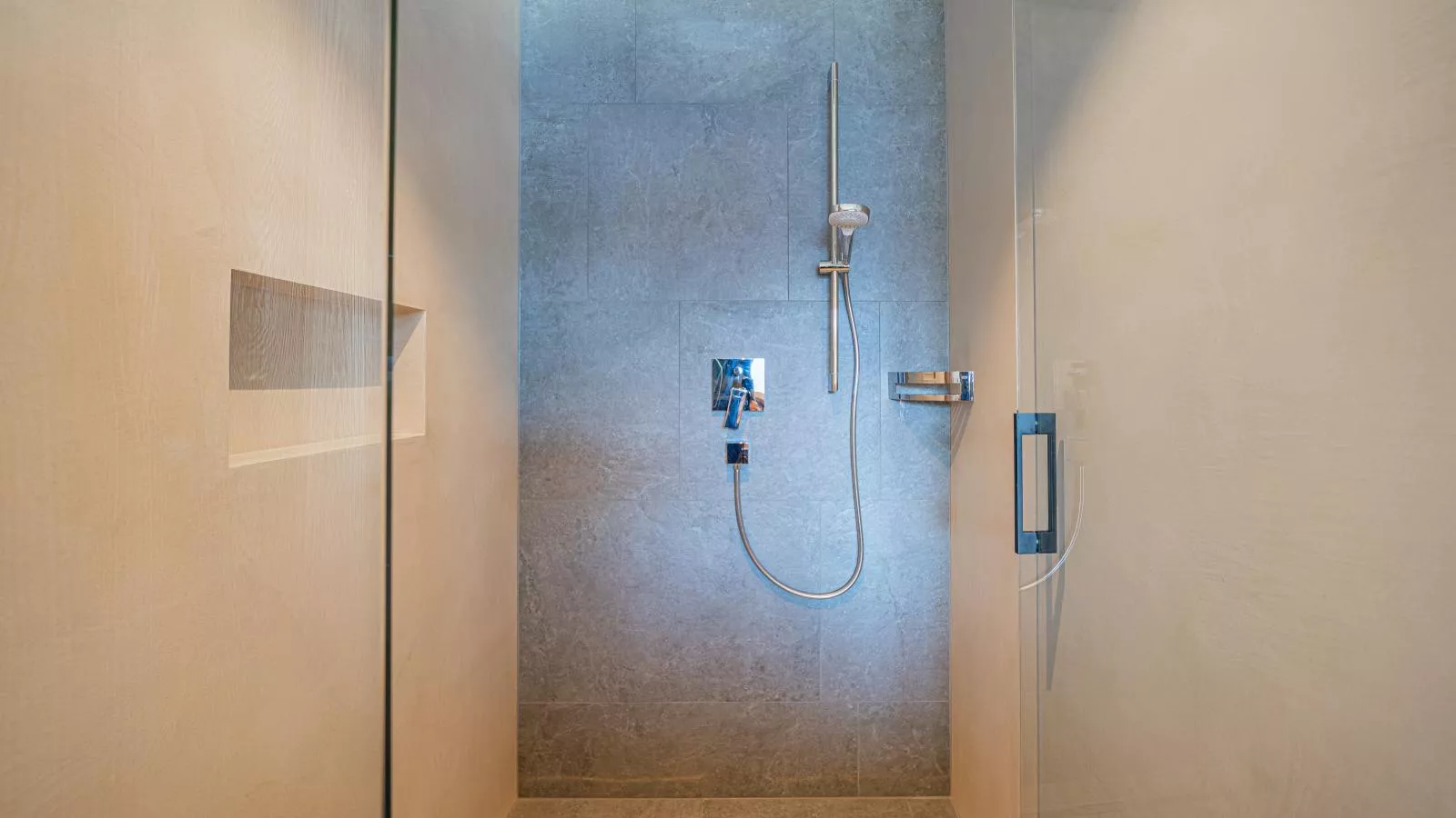Das Haus am Berg-Bathroom