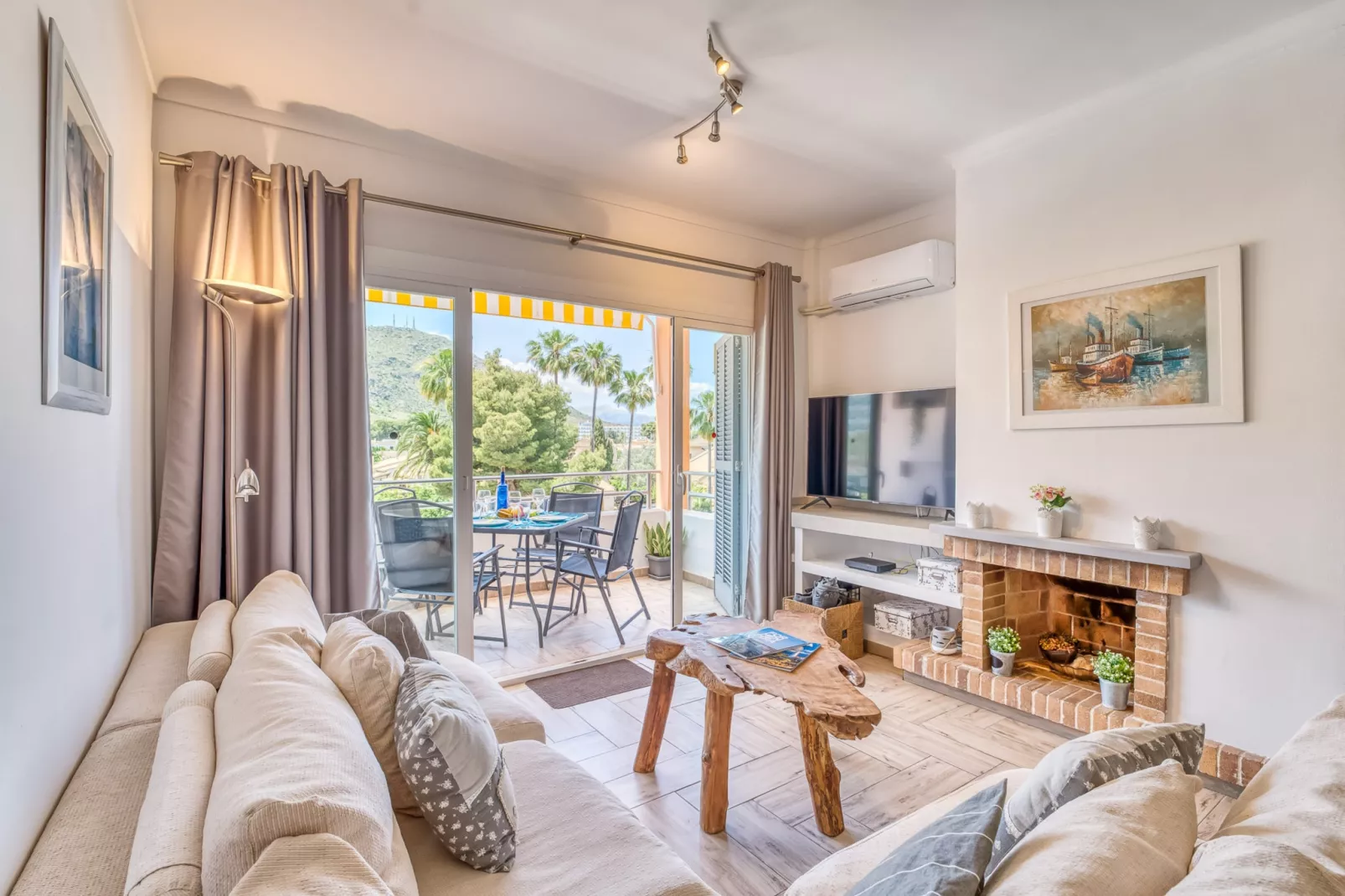 Marvi-Living room