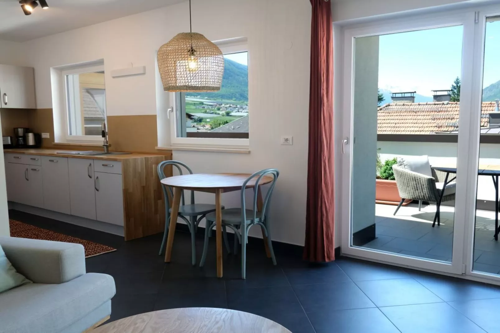 498042-Dining room