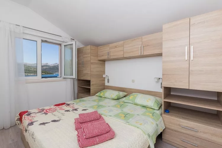 Apartments Memunić - One Bedroom Apartment with Balcony and Sea View (CRVENI)-Bedroom