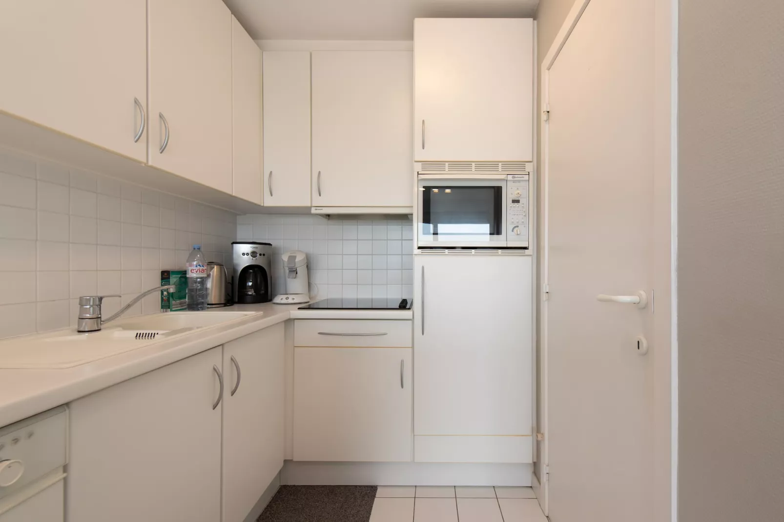 MENTON 22B-Kitchen