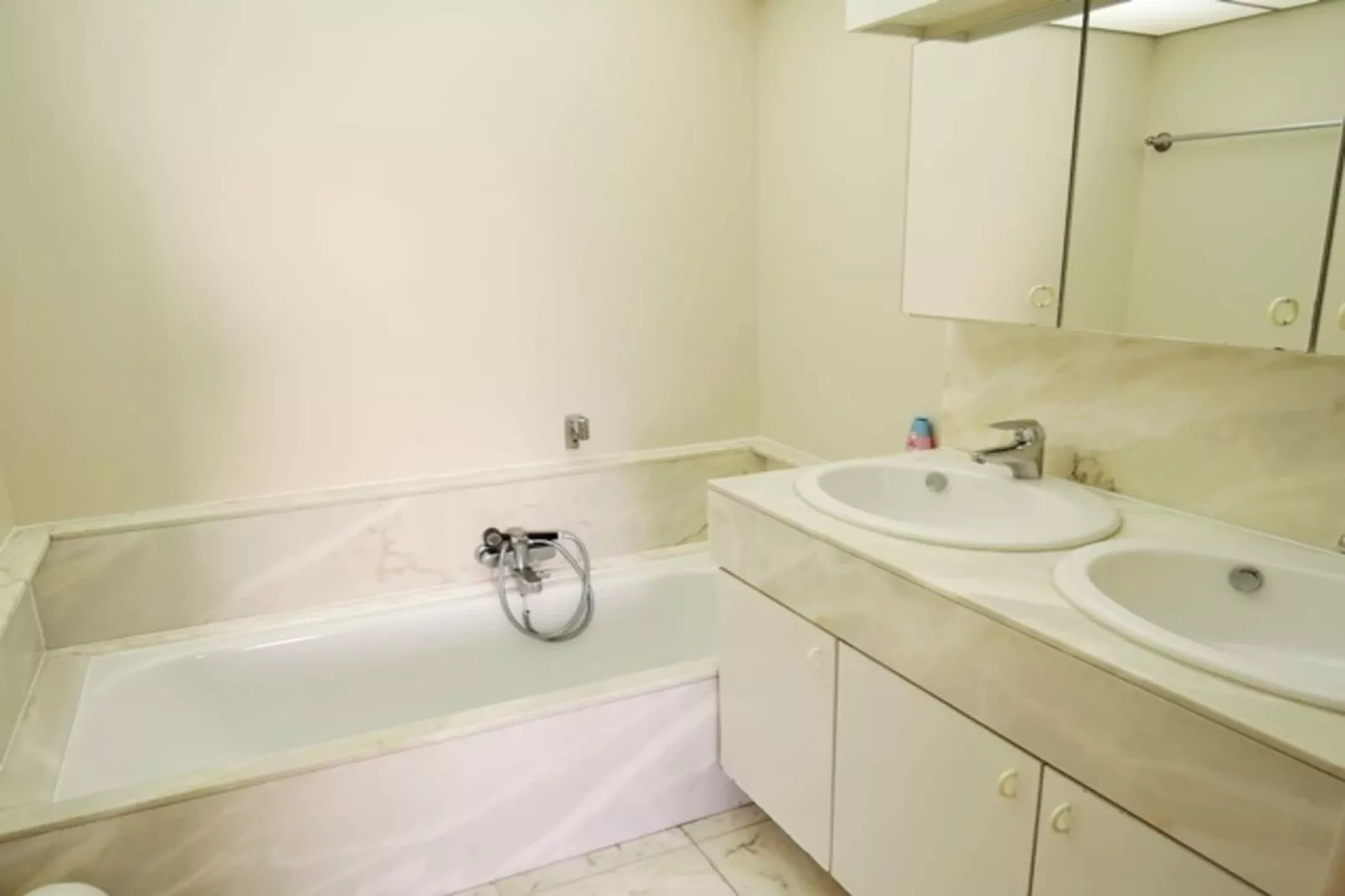 FLAIR 0202/ 2B-Bathroom