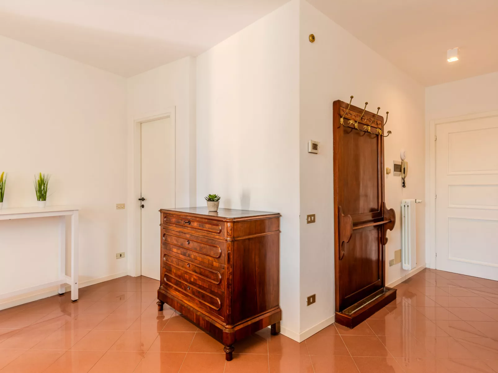 Lavarello-Inside