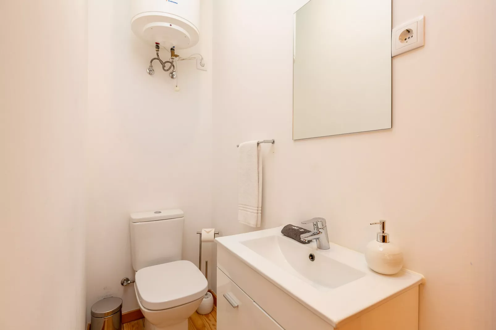 YOUROPO - Cosy 4-Bathroom
