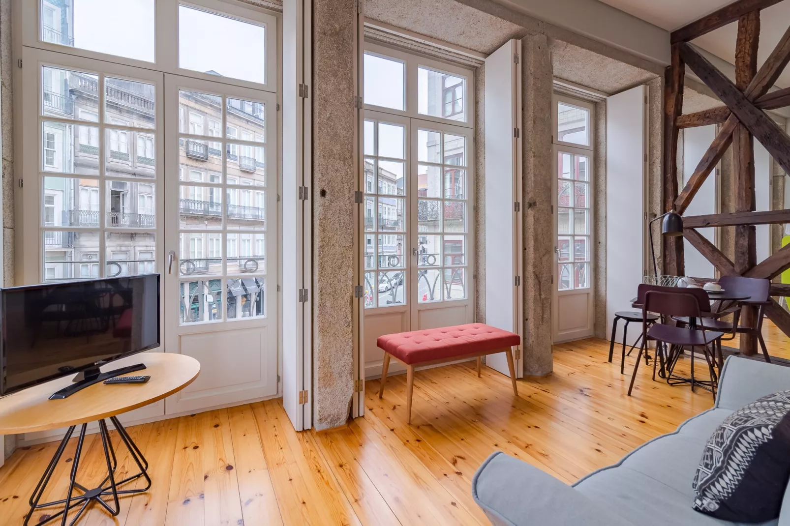 YOUROPO - City Center 2-Living room