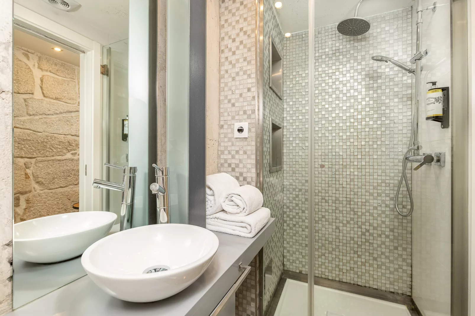 YOUROPO - Ribeira Porto 0-Bathroom
