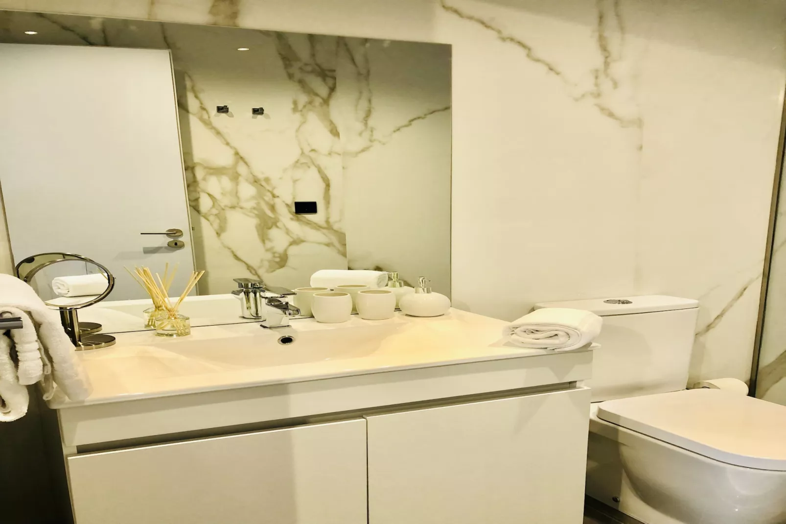 YOUROPO - Downtown 2A-Bathroom