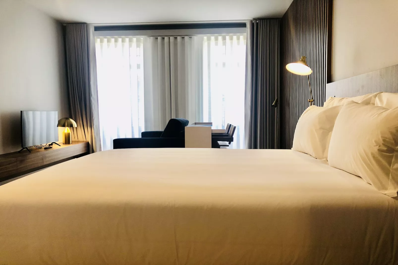 YOUROPO - Downtown 2B-Bedroom