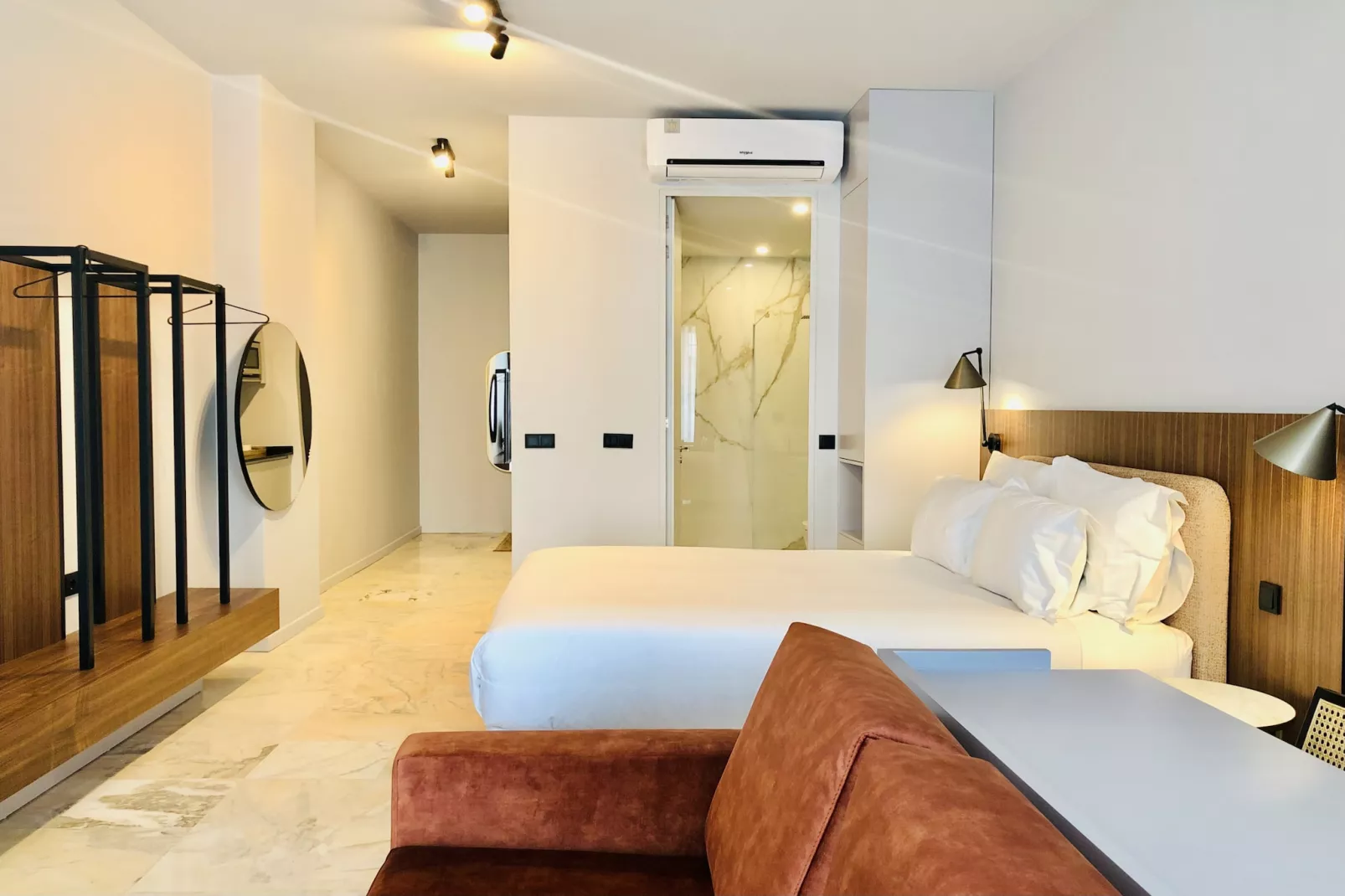 YOUROPO - Downtown 3C-Bedroom