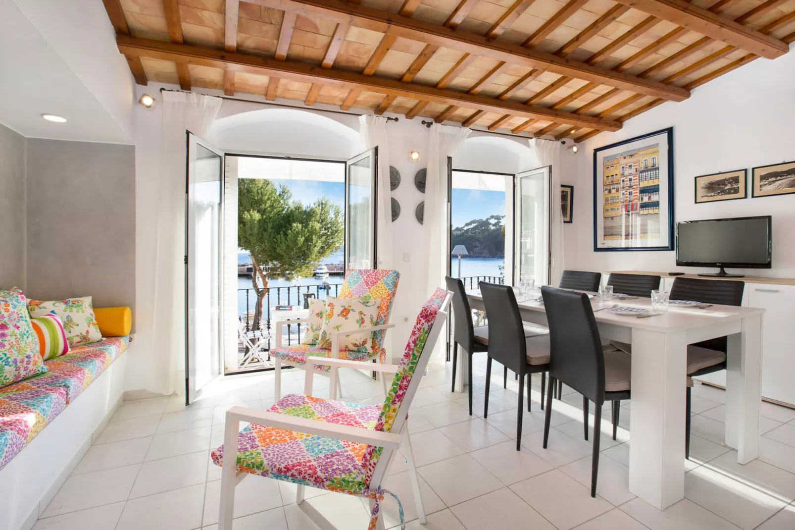 Paquita-Dining room