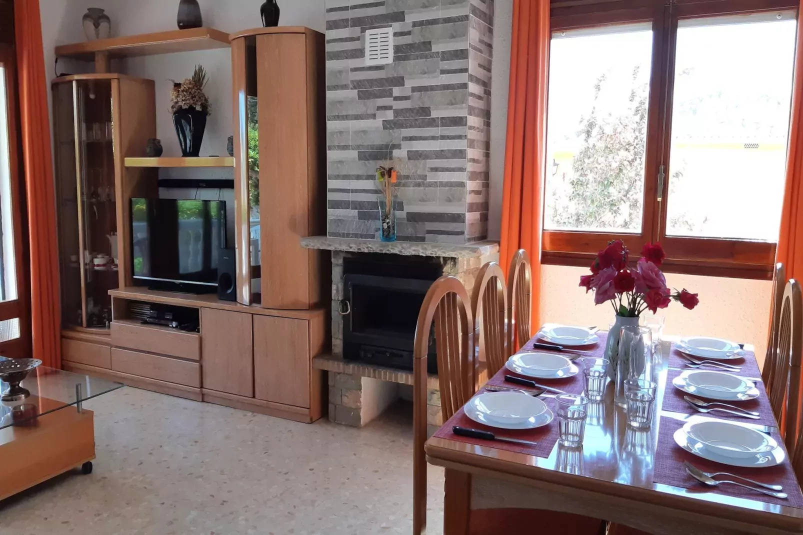 Julia-Dining room