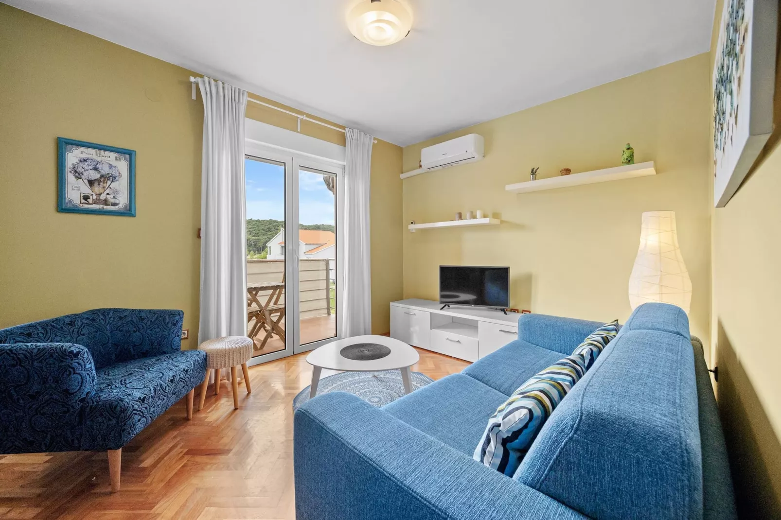 Apartments Neda - Two Bedroom Apartment Maslina-Living room