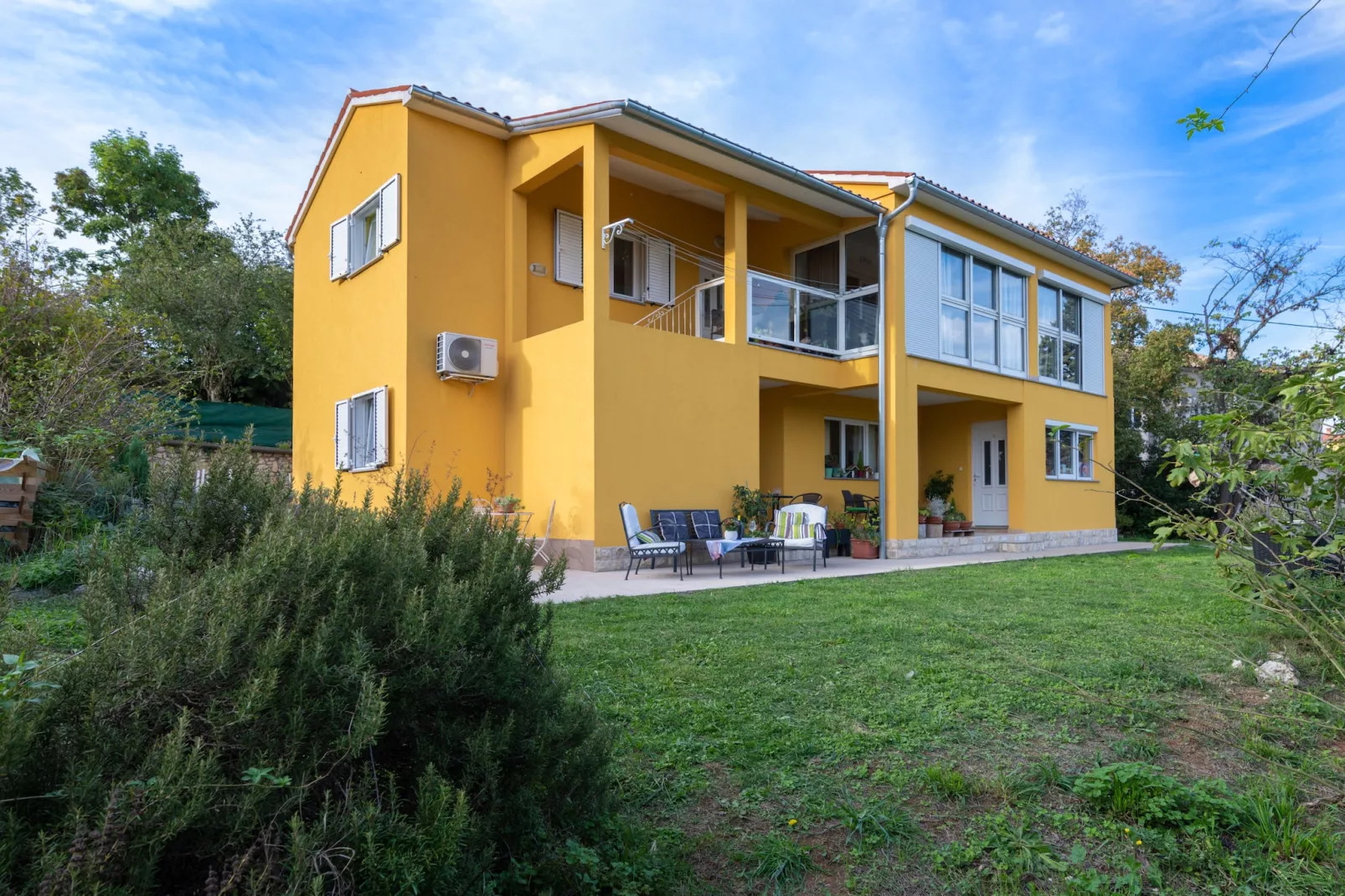 Apartments Indira - Tara - One Bedroom Apartment-Jardin d'été
