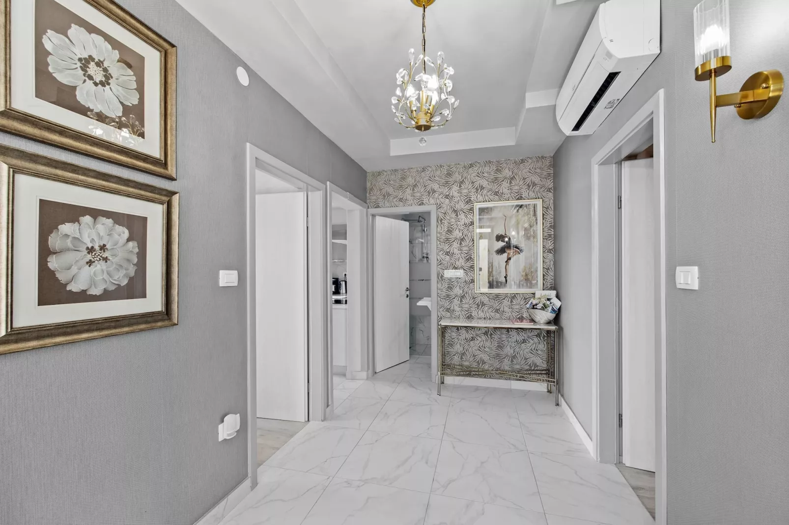 Lady M Gold - Balcony and Sea View-Landing