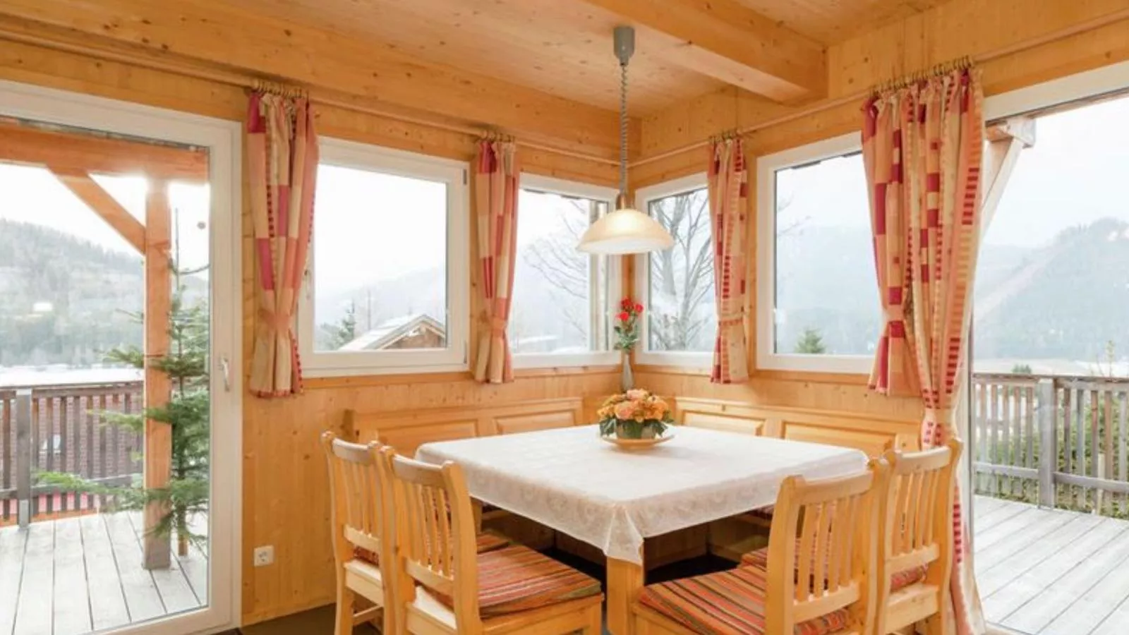 Die Bergliebe-Dining room