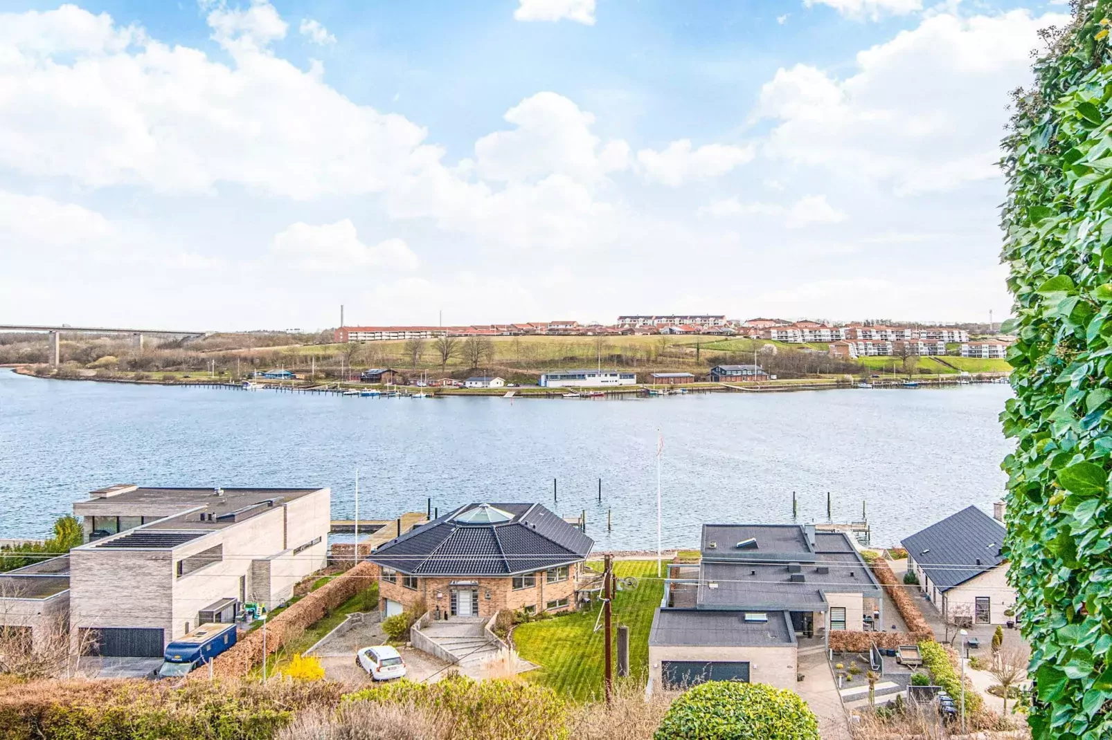 5 etoiles maison de vacances a Henne-Vue sur l'eau