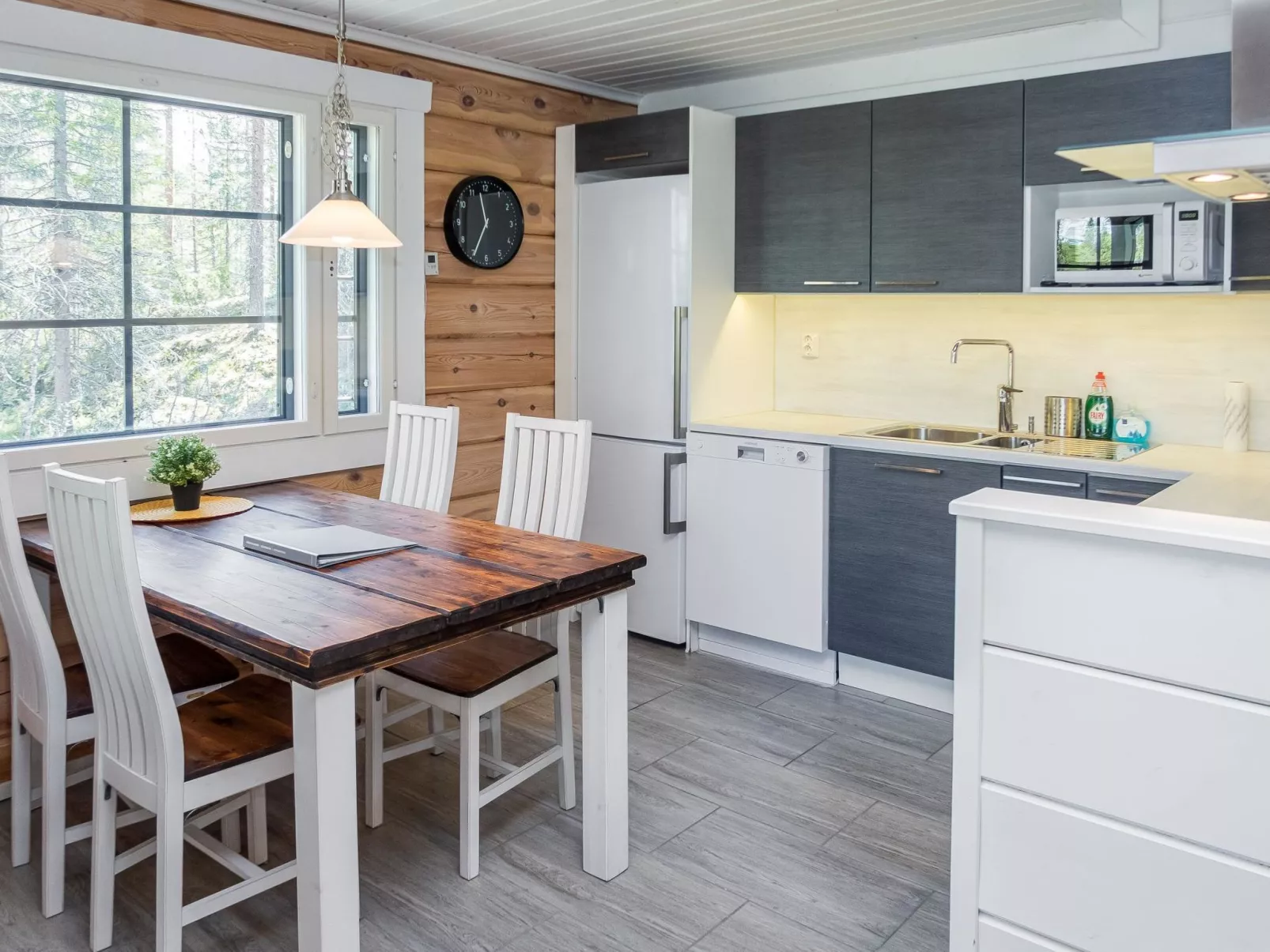 Kiehtäjän lahti-Inside