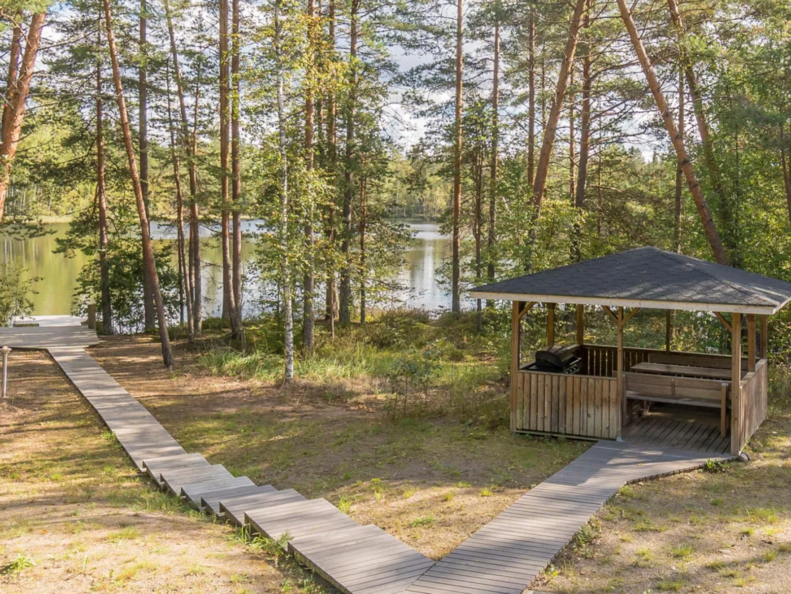 Valkealammi-Outside