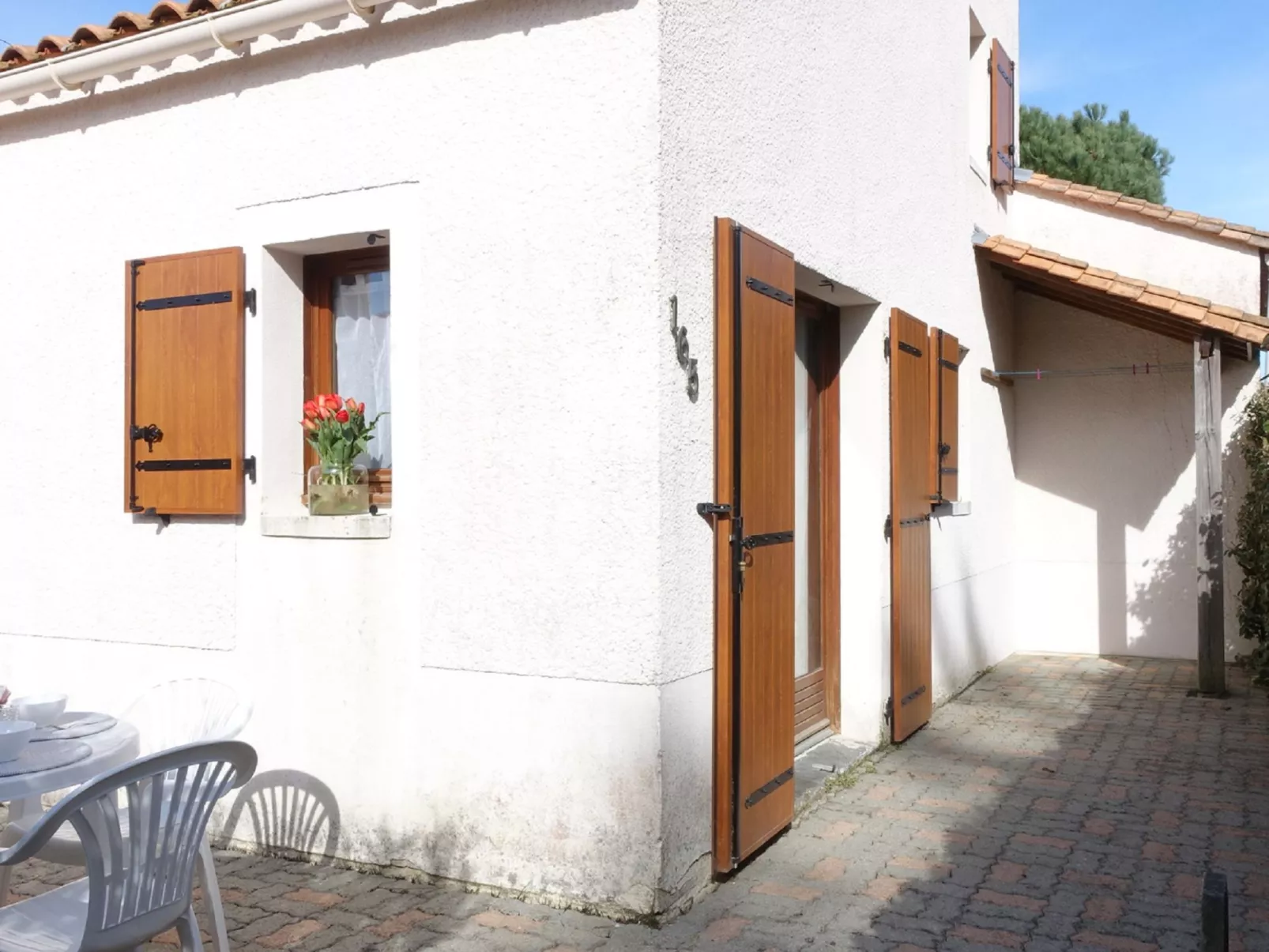 Les Charmilles-Outside