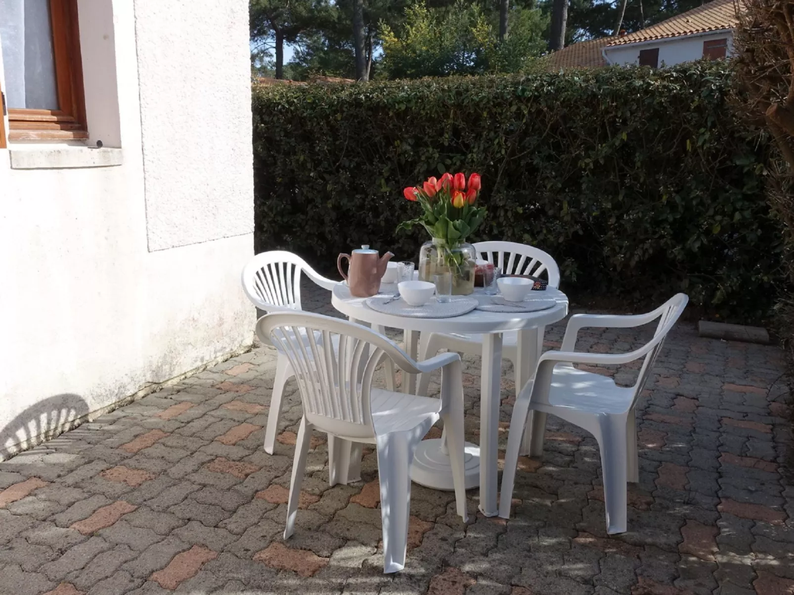 Les Charmilles-Outside