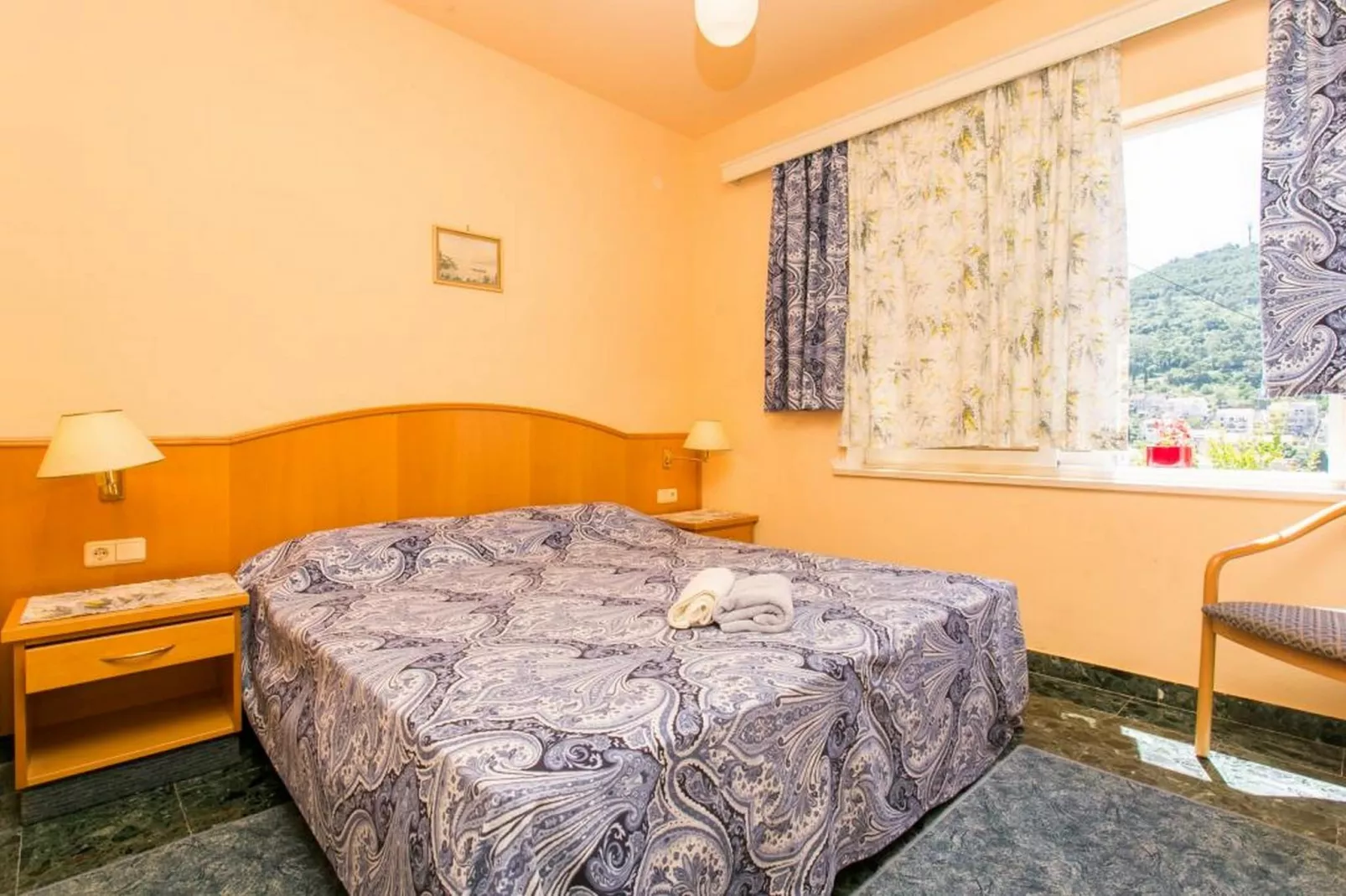 Apartments Elelu - Two-Bedroom Apartment with Terrace-Chambre