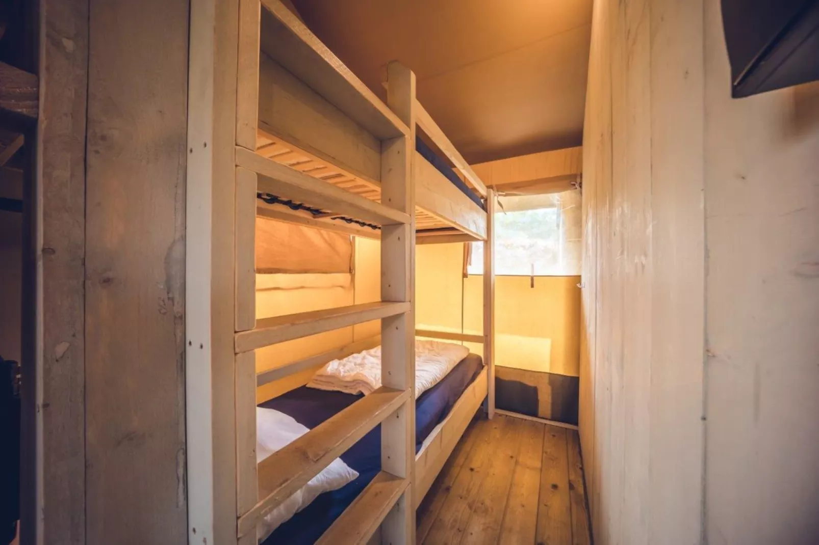 Safari tent 'Vos' | 2 - 5 people | pet allowed-Bedroom