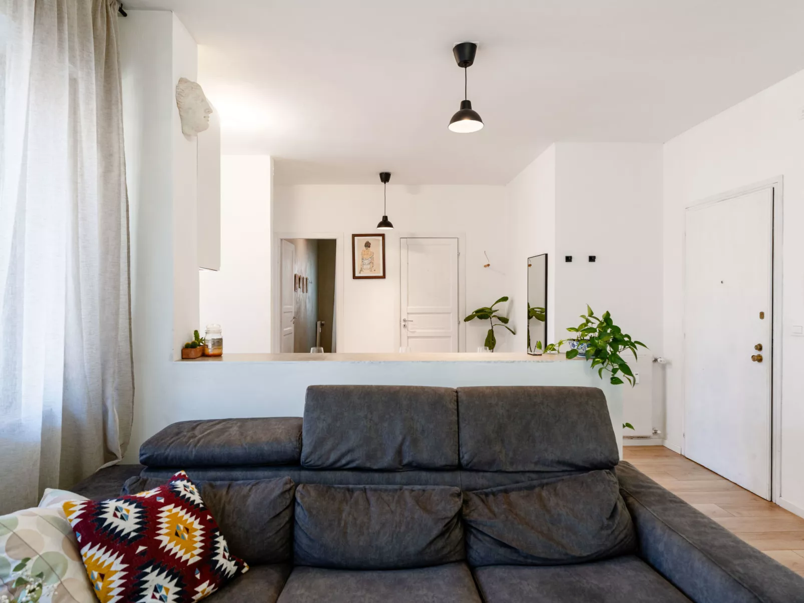 Seaview, Modern Apartment-Inside