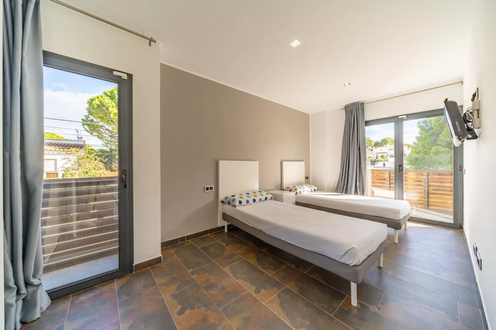 Elvira-Bedroom