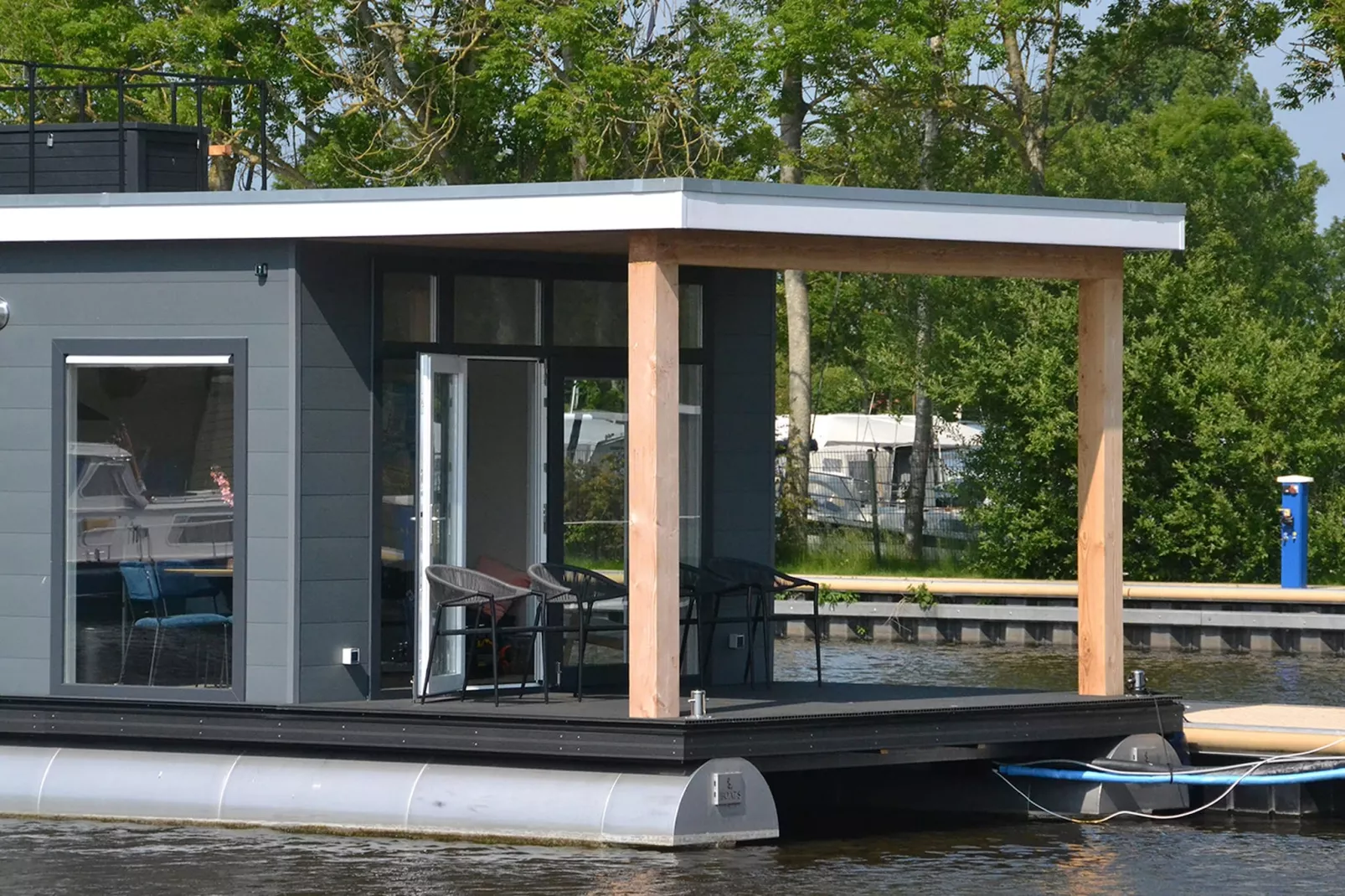 RiggelBrug Sneekermeer-Außenbereich Sommer