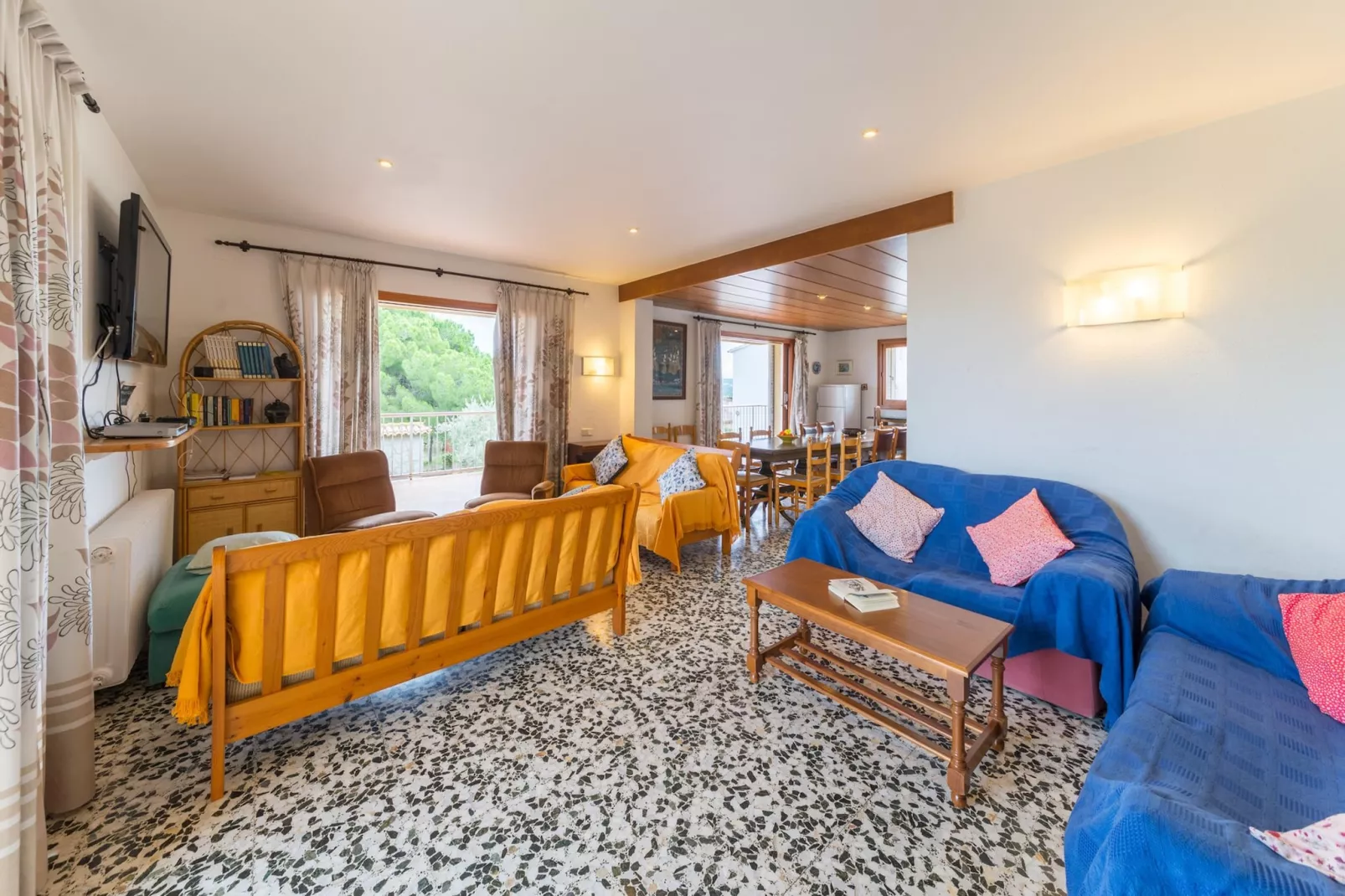 Nuria-Living room