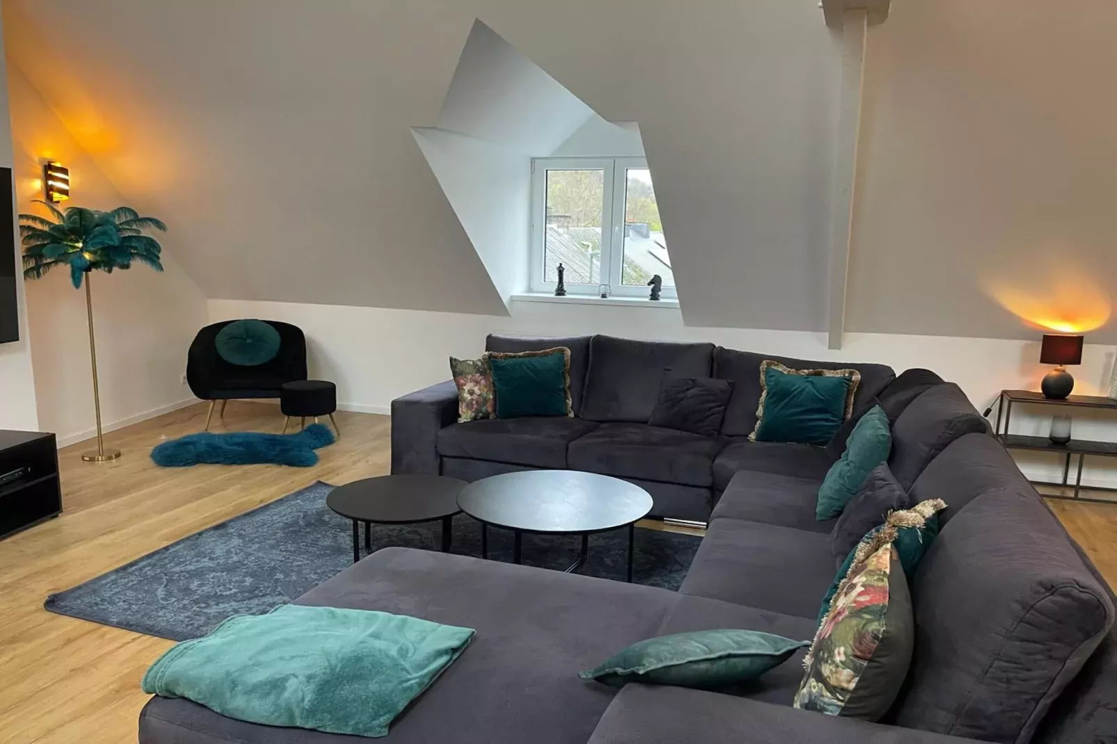 Rooftop Bleu-Living room