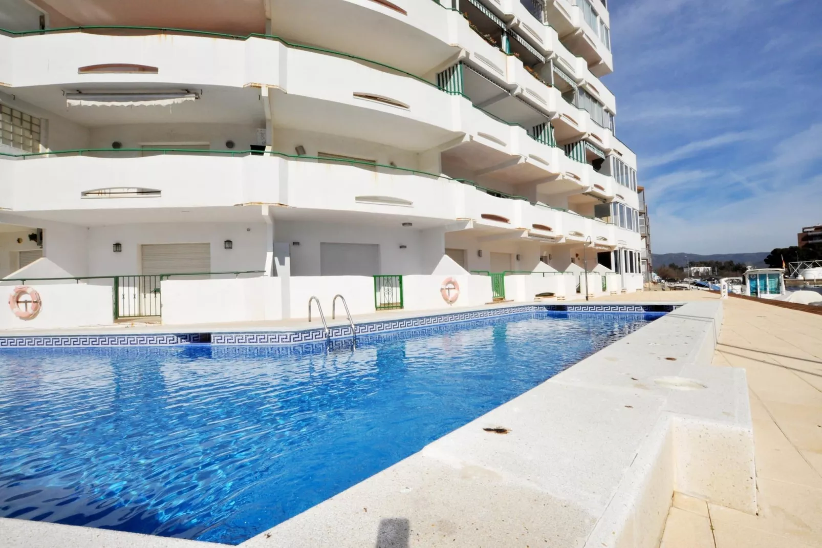 1185 NIRVANA vista Canal-Piscine