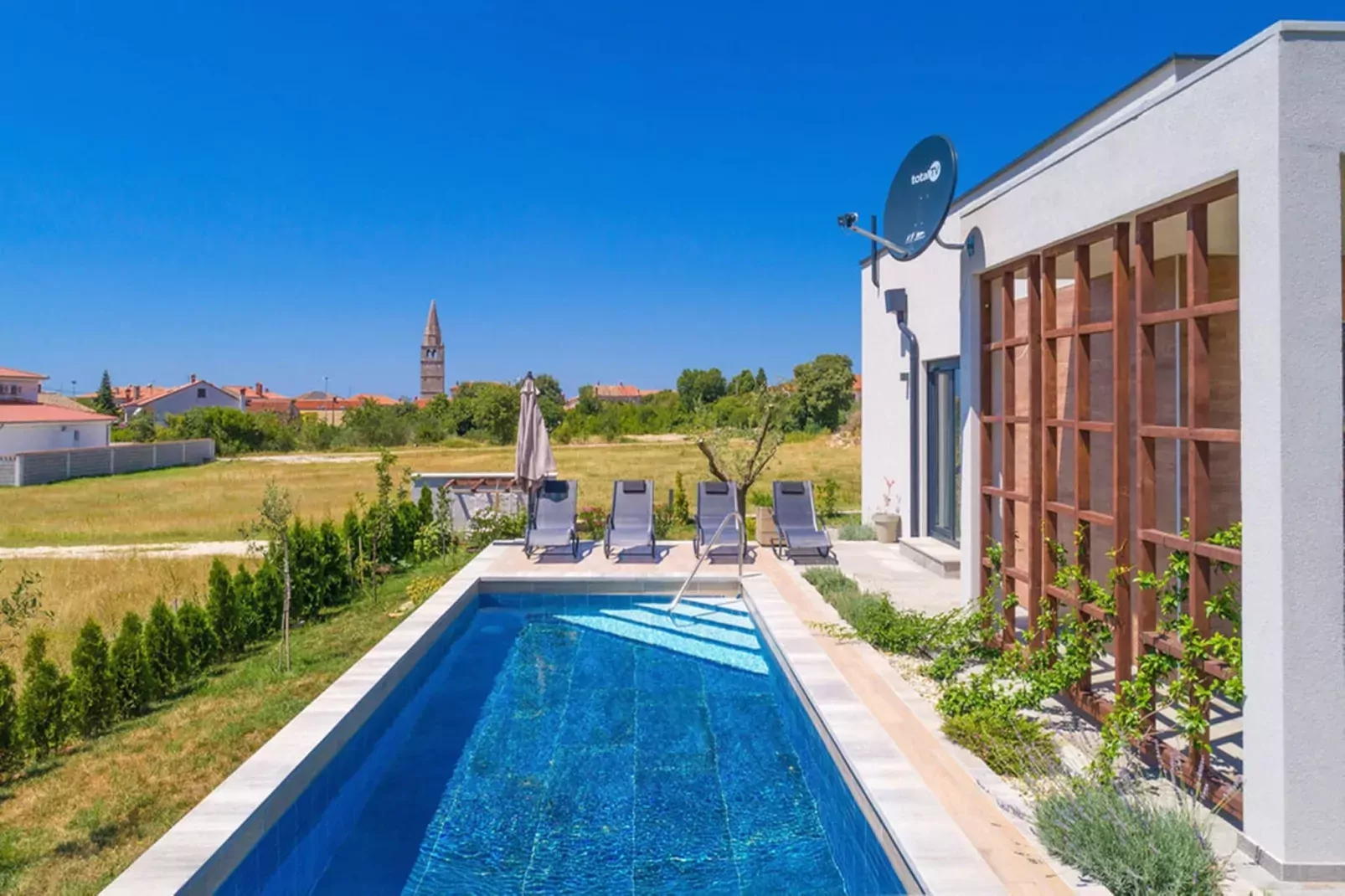 Villa Lily with Private Pool and a Lovely Garden-Schwimmbad
