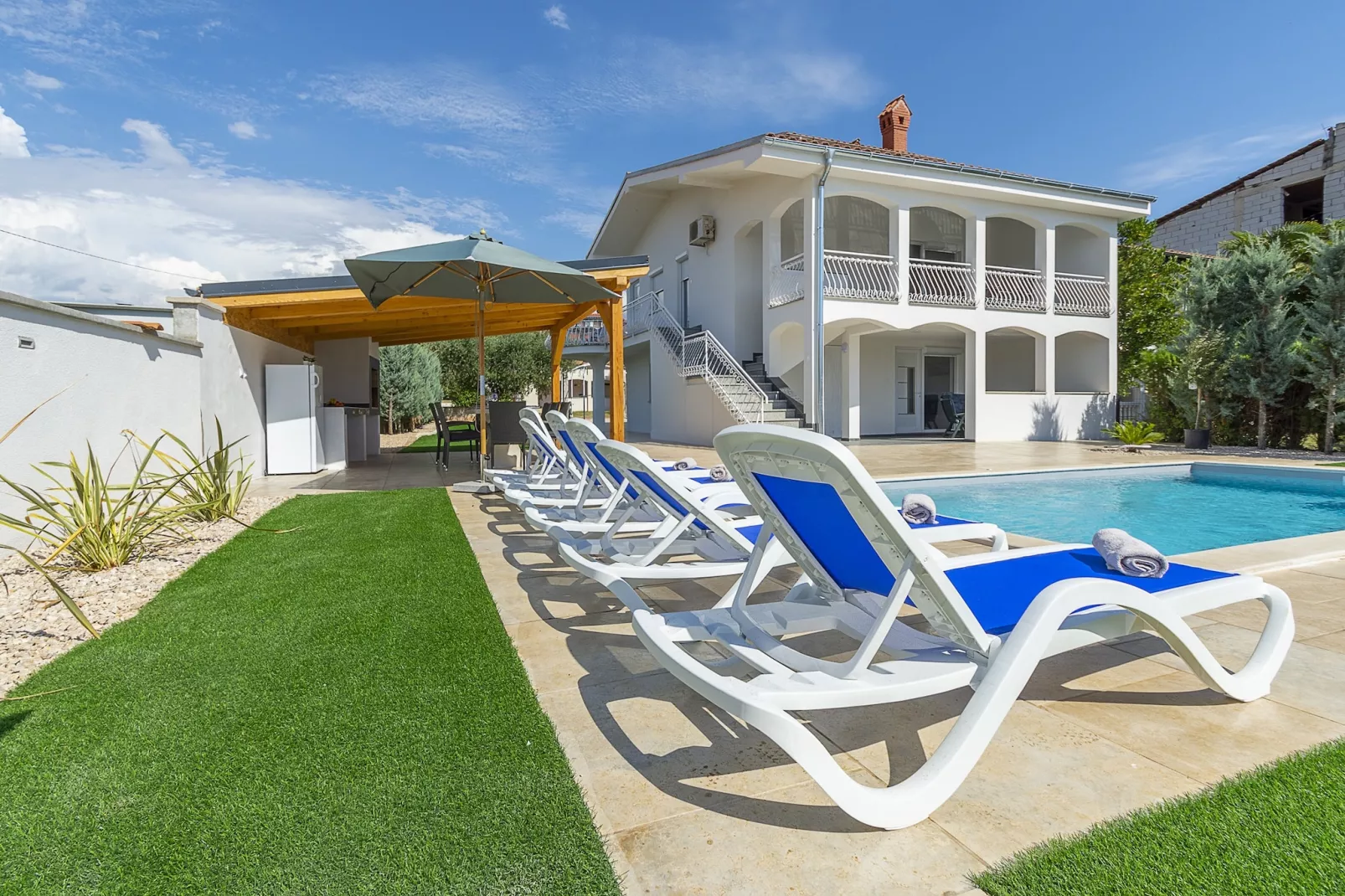 Villa Susanne with Private Pool-Außenbereich