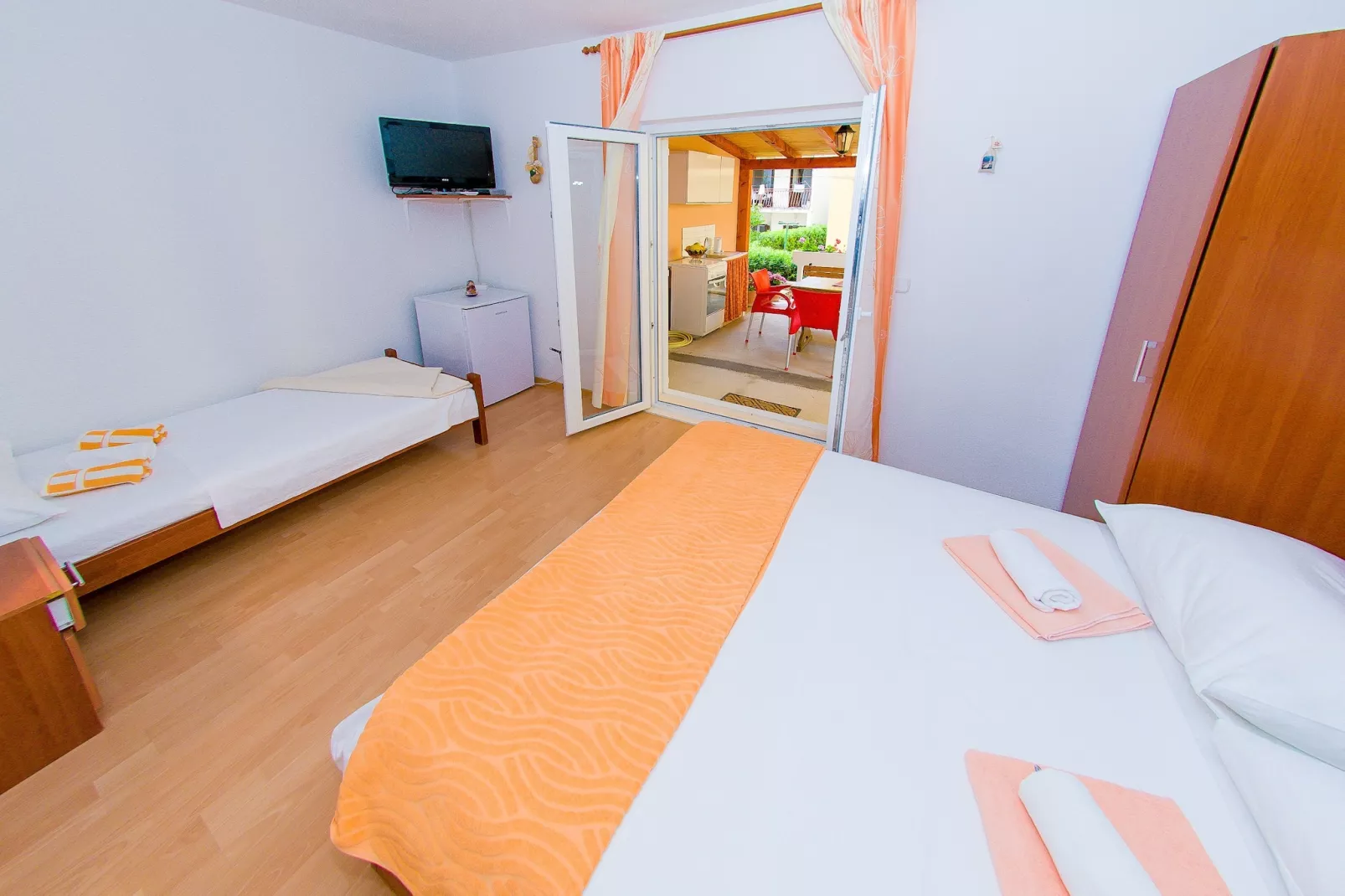 Apartments Anita-Triple room with terrace-Bedroom
