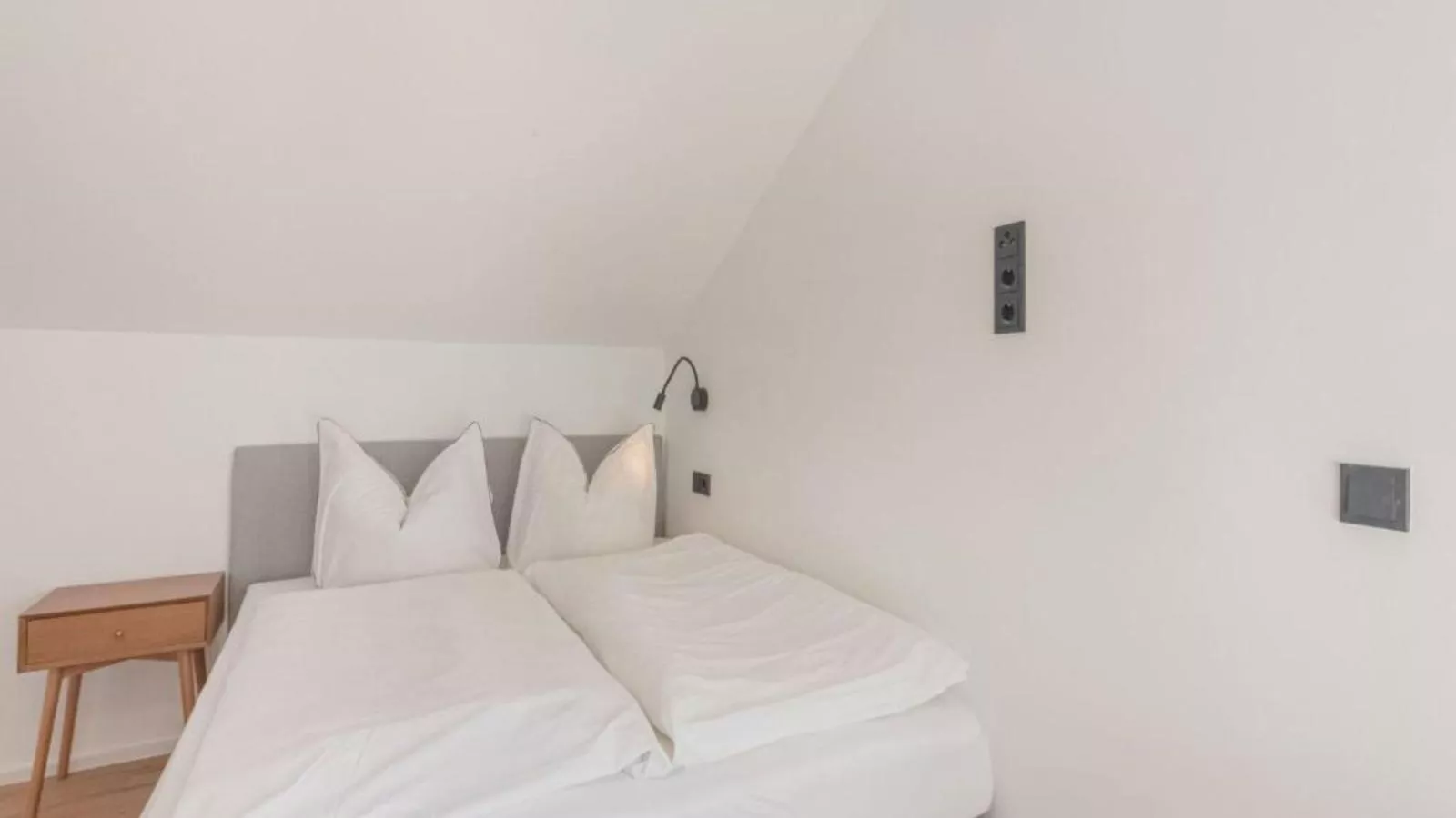 Leni Top 5-Bedroom